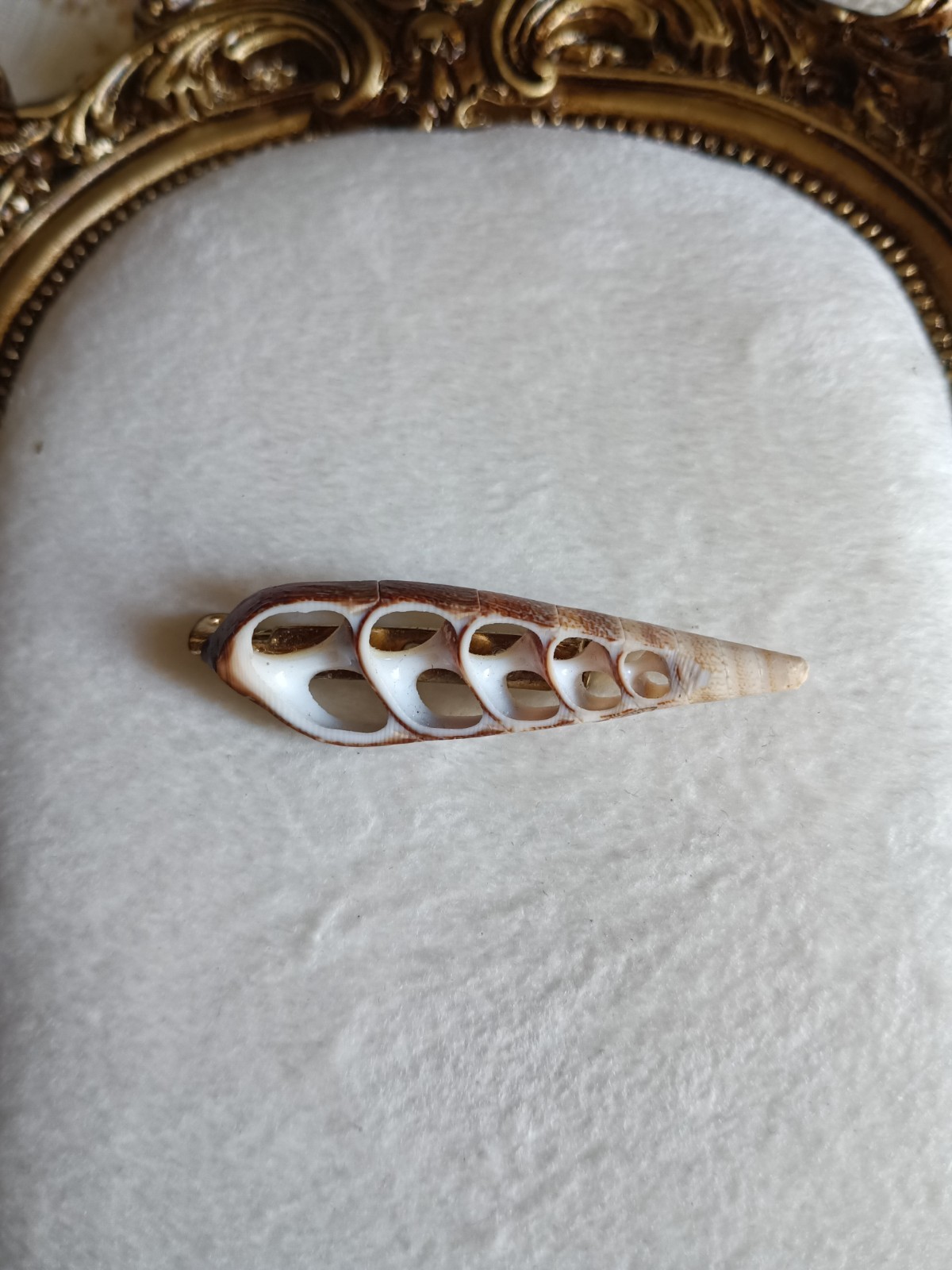 vintage Gold Tone Leaf Brooch Pin Shell Openwork Inlay White Brown Metal