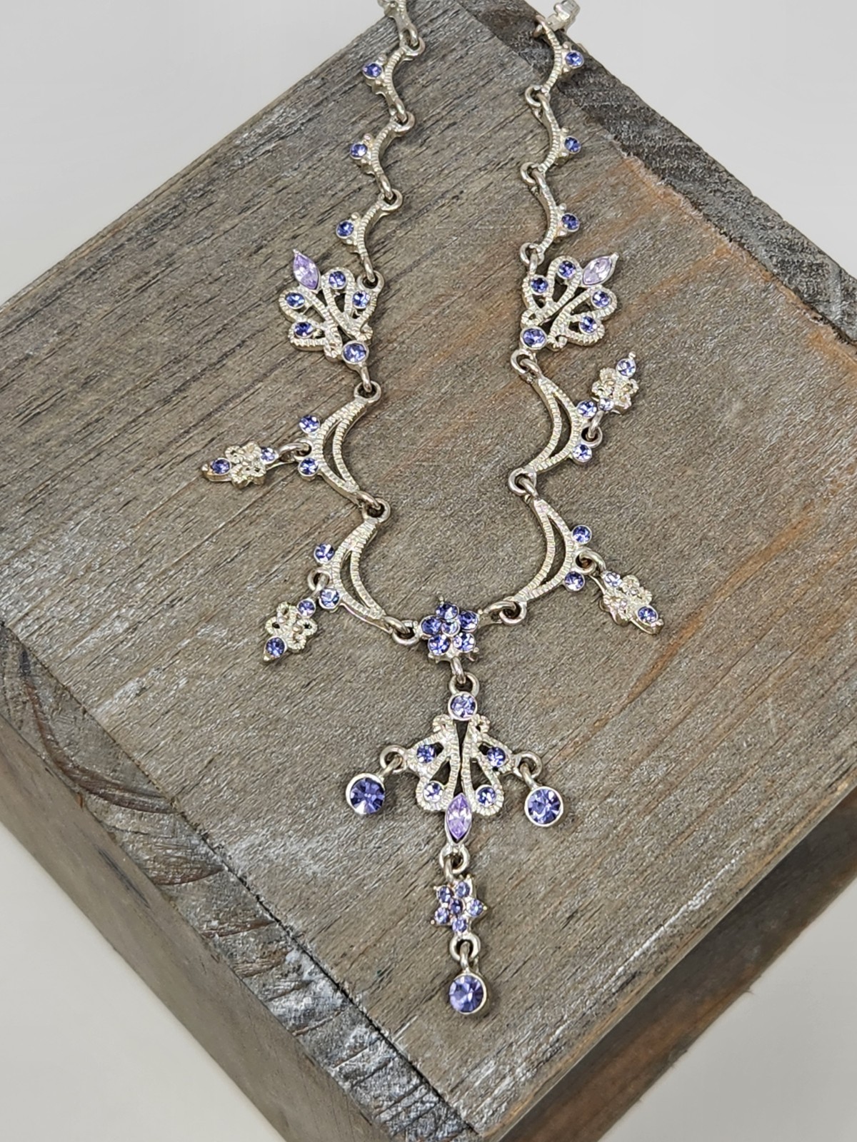 Purple Crystal Rhinestone Y-Drop Scalloped Necklace Silver Tone Fringe Dangle