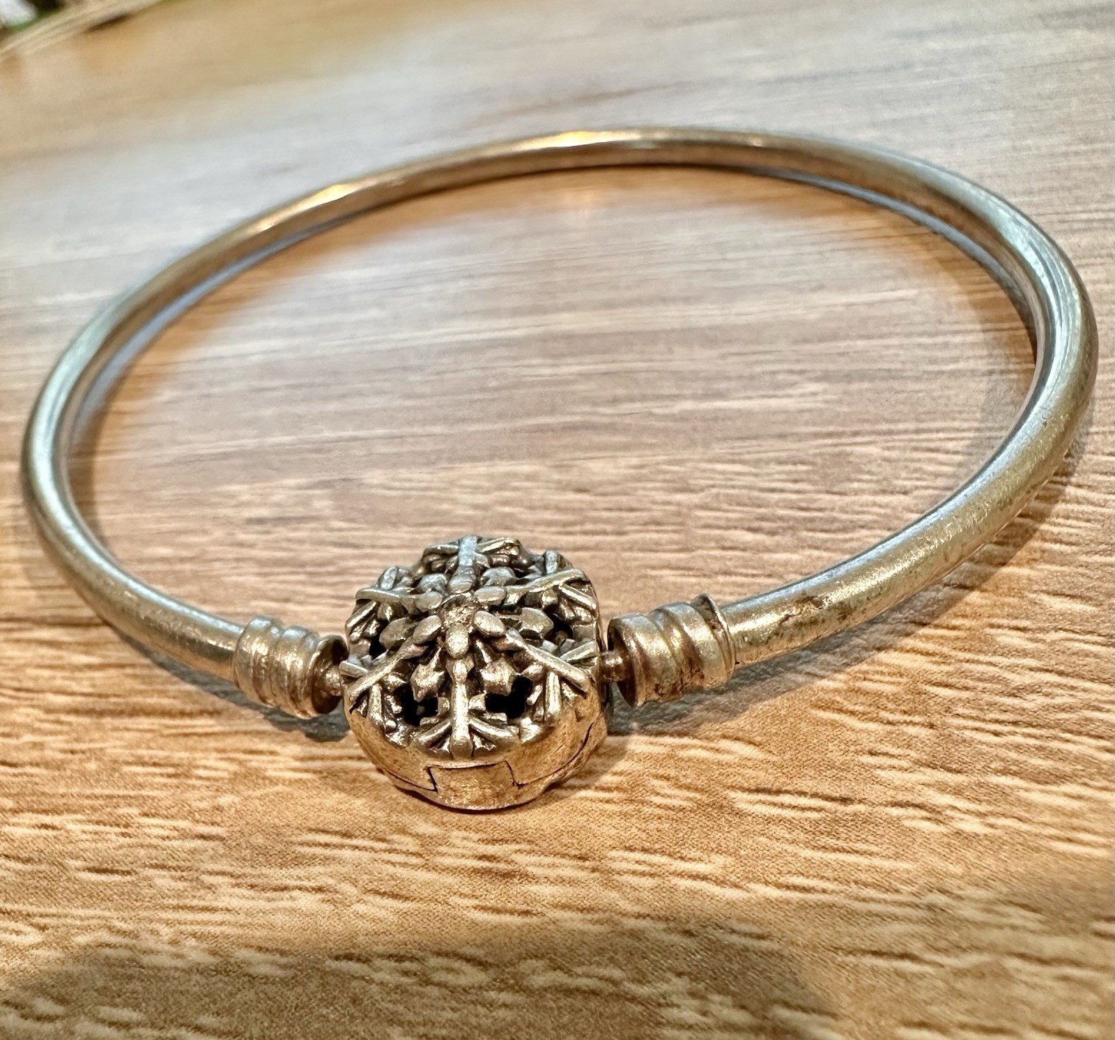 Pandora Moments Sterling Sparkling Snowflake Clasp Bangle