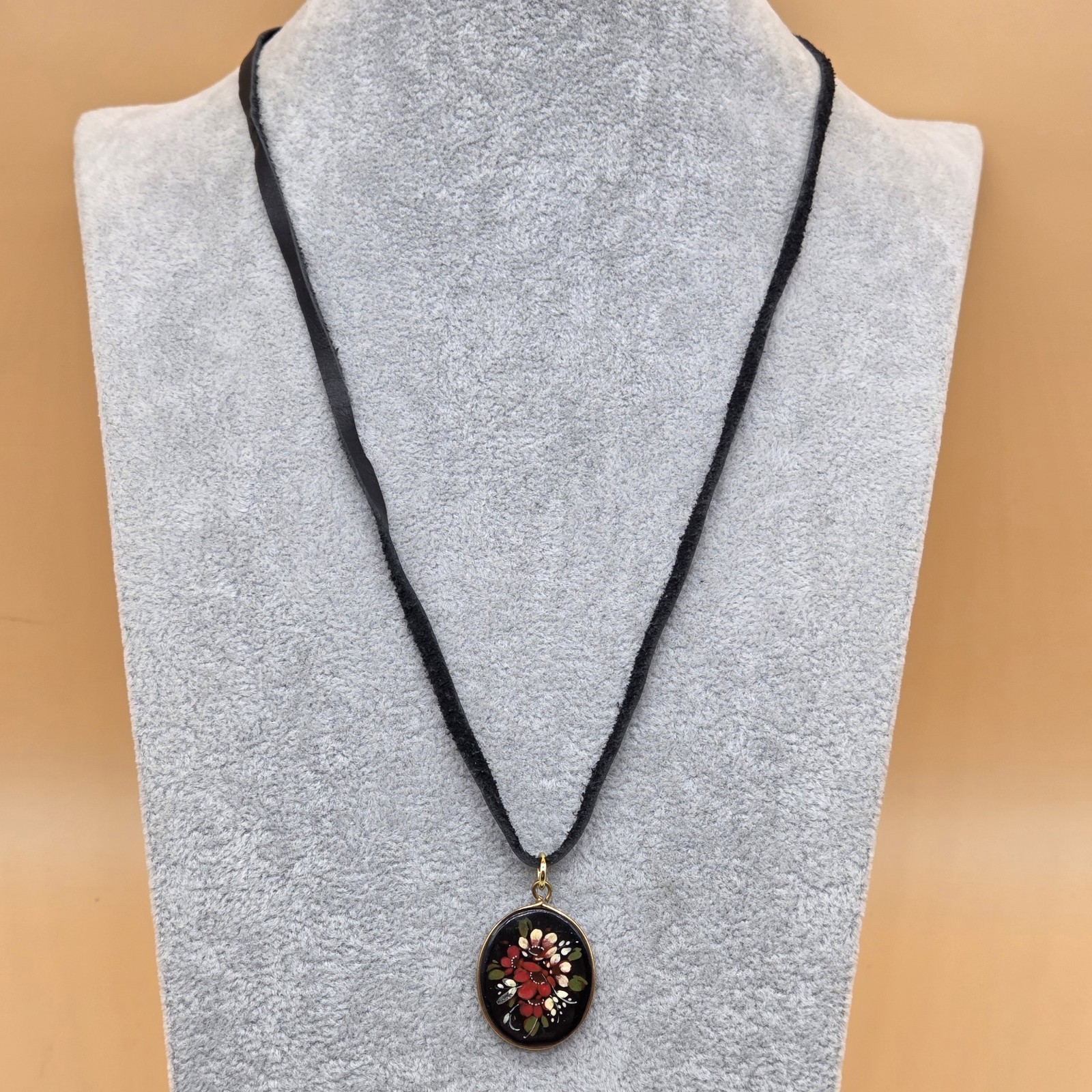 Vintage PW Hand Painted Flower Pendant All Occasion Day & Evening Fun Necklace