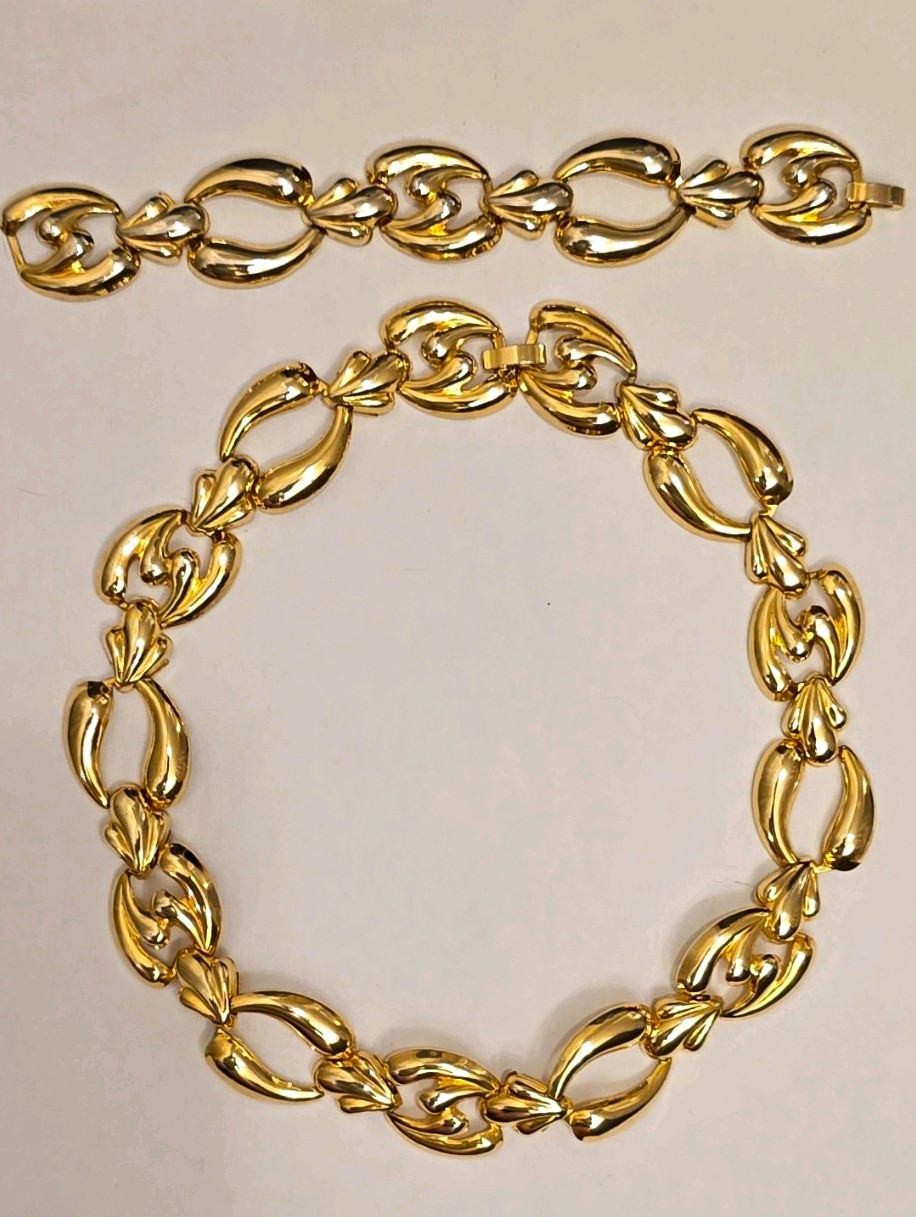 Vintage Demi Parure Chunky Goldtone Shell Shaped Set Nice