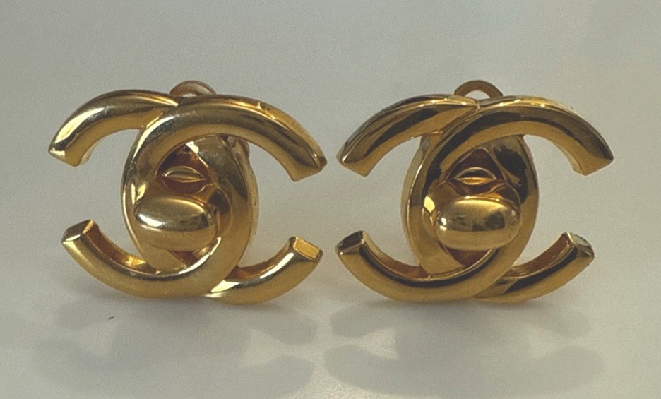 CHANEL 1996 CC Gold Turnlock Clip-On Earrings RARE