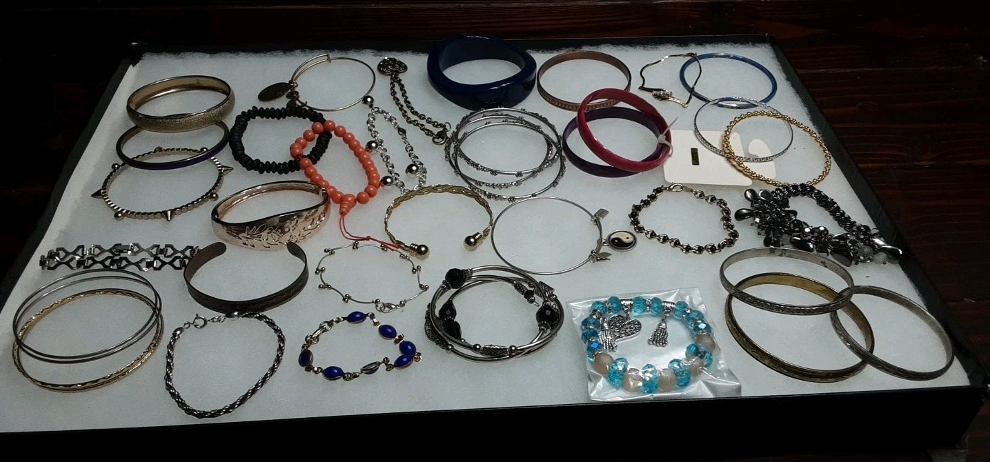 Bracelet Lot of 30 Multicolor Mixed Metals Styles Beads Wearable Vintage TO Now