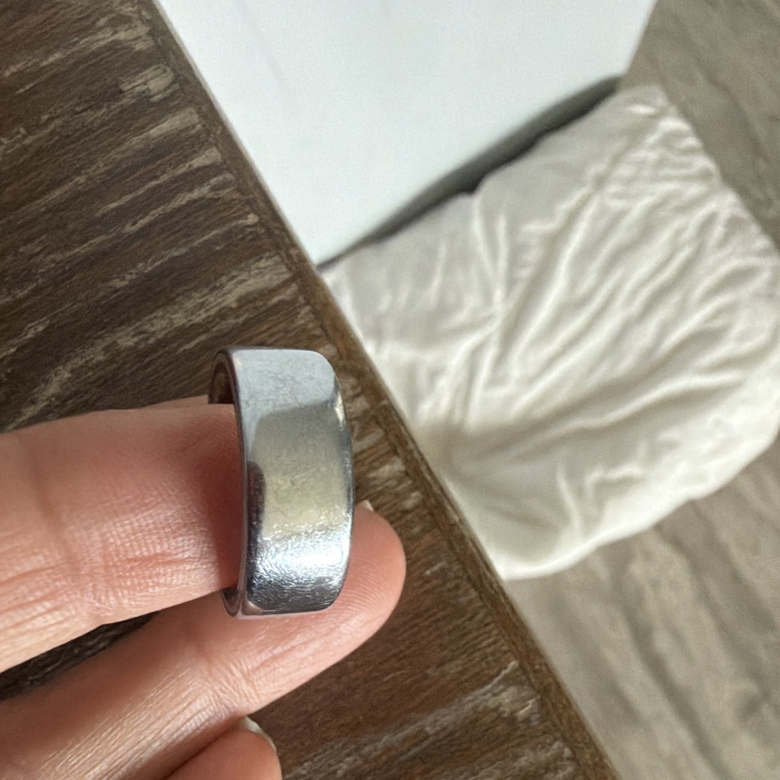 Woman Oura ring 4. Size 6 chrome