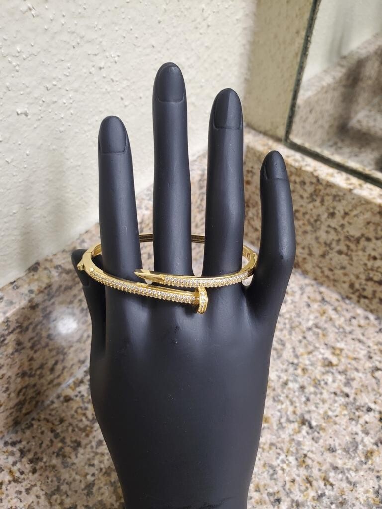 Durable, Lightweight And Long-lasting Fashion Bracelet