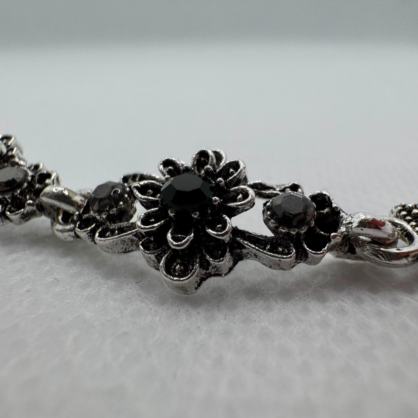 Vintage Floral Bracelet Antique Silver Tone Red Green Black Crystal Jewelry 12.1