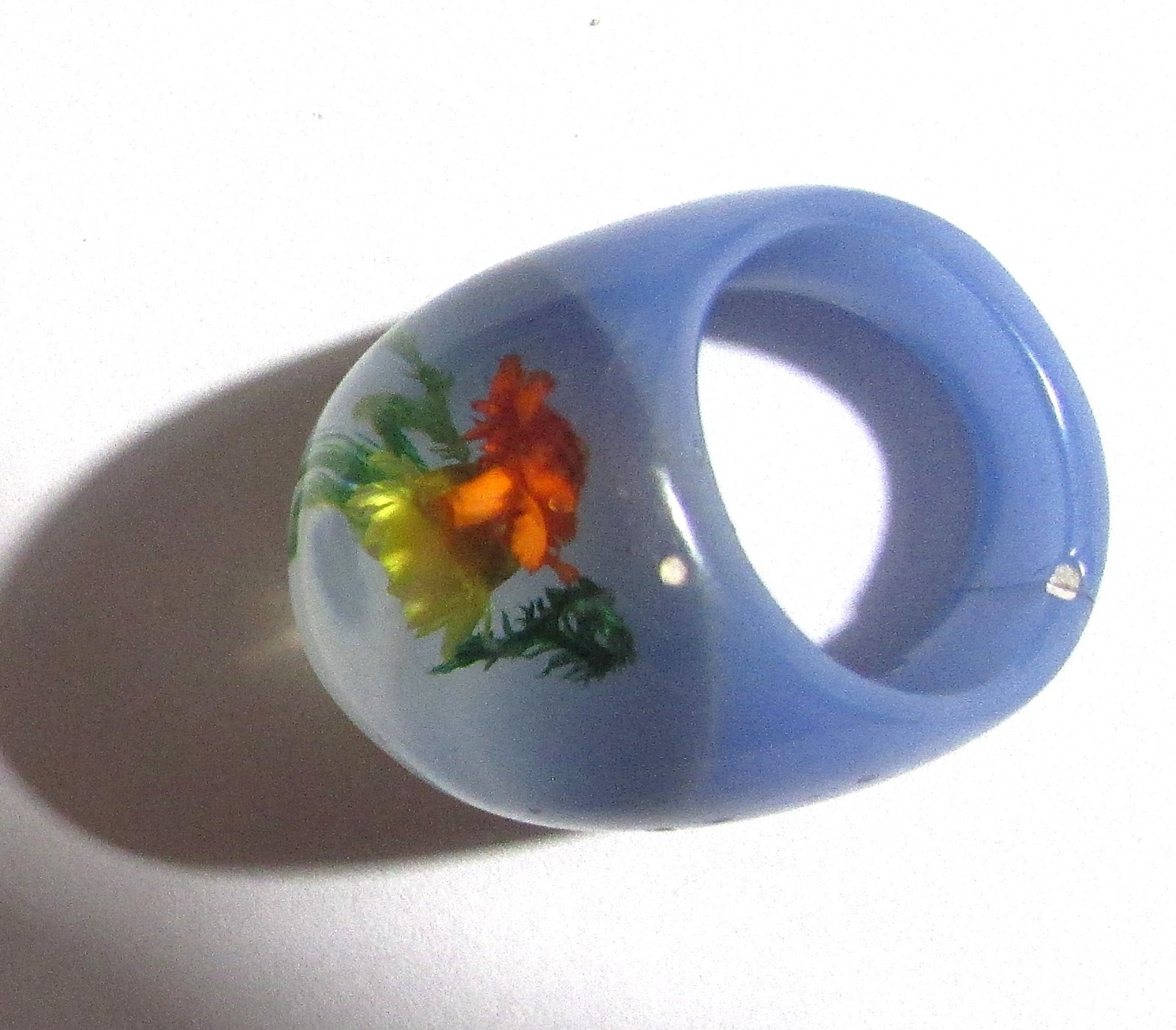 Vtg Lucite Dome Ring sz 7 Blue Resin Real Pressed Flowers Bold Statement Floral
