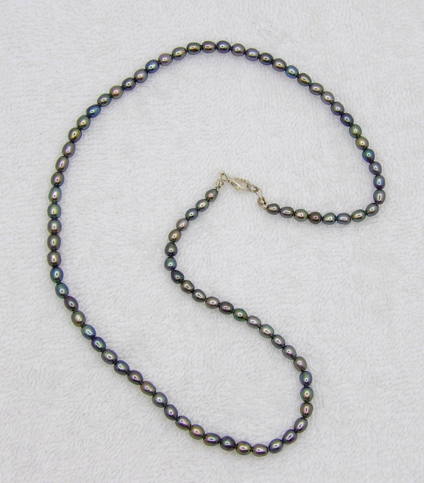 19 inches long Genuine Peacock Rice Freshwater Pearl Necklace NK815