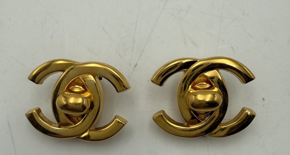 CHANEL 1996 CC Gold Turnlock Clip-On Earrings RARE