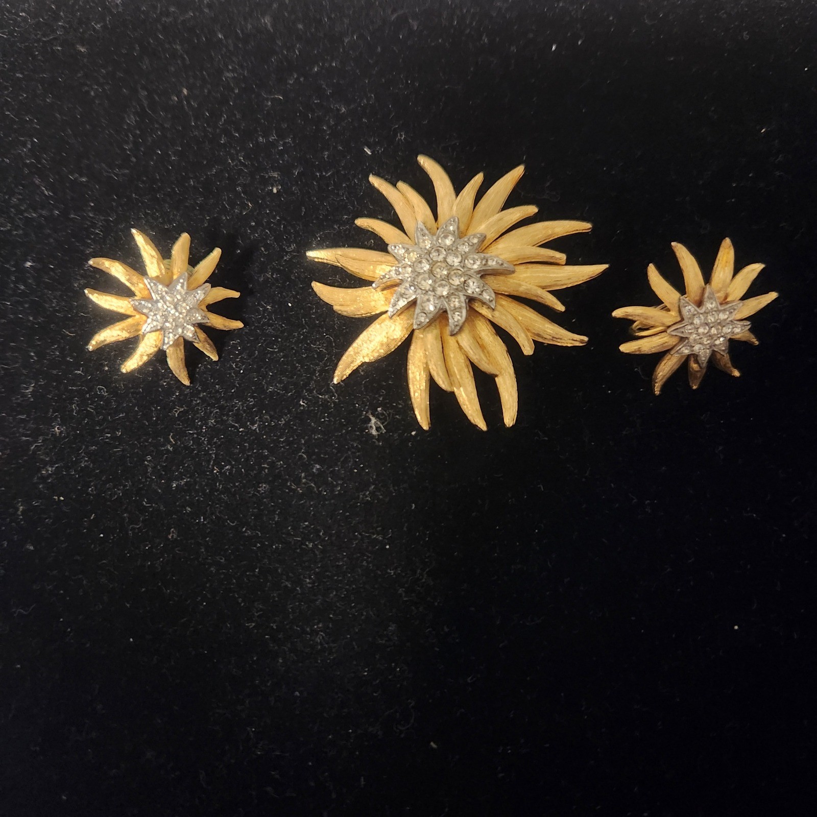 Vintage Starburst Brooch and Earring Set Rhinestone Gold Tone Flower