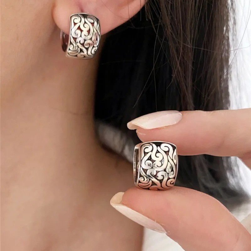 Fashion Women’s Earrings Retro Filigree Oriental Huggie
