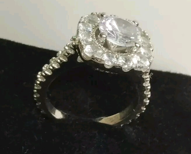 Kays Jewelers Halo Setting Fashion Jewelry Ring Zirconia Womens Size 7