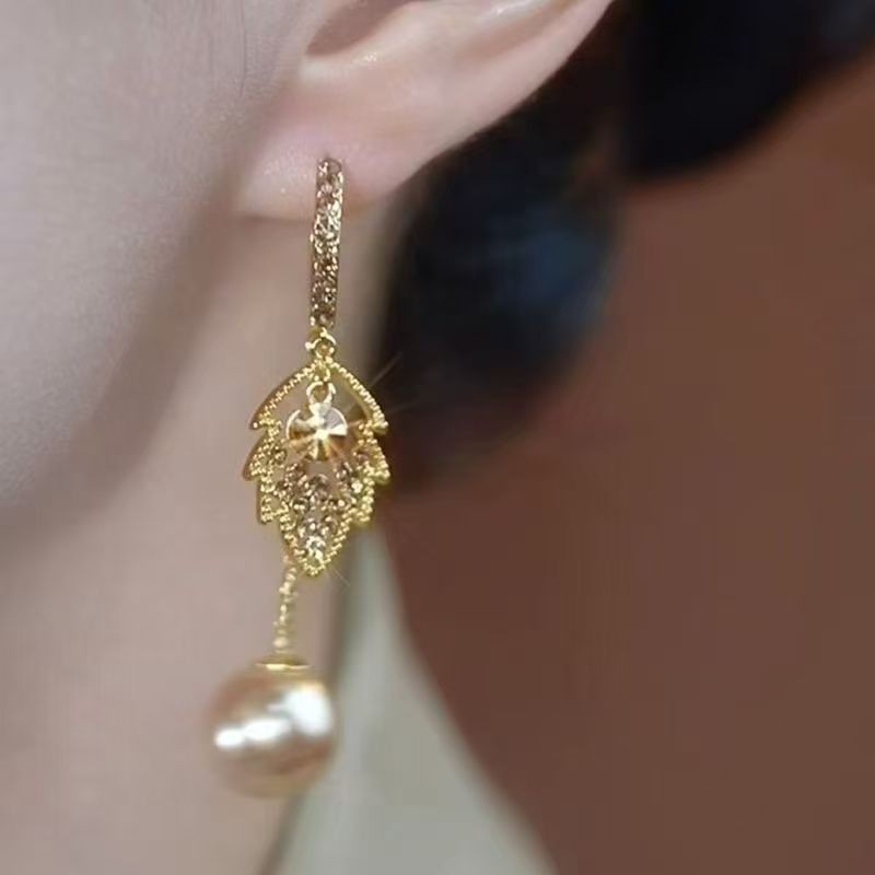 Light luxury high-end color full leaf pearl earrings with ear clasp design