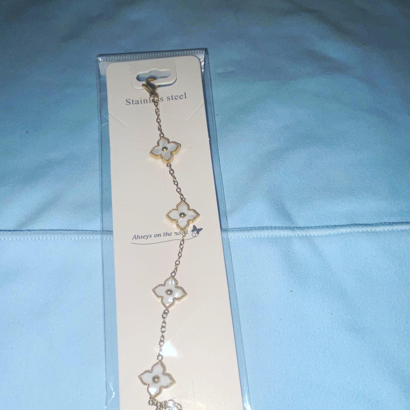 Gold Tone Cable Chain Charm Bracelet White Flower Dangle, Lobster Closure