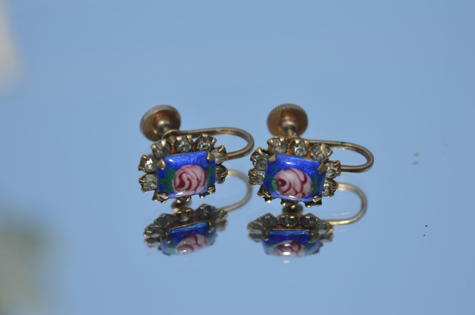 Vtg BLUE ENAMEL Swirl Flower Ceramic ?? painted Screw back earrings ”NICE”