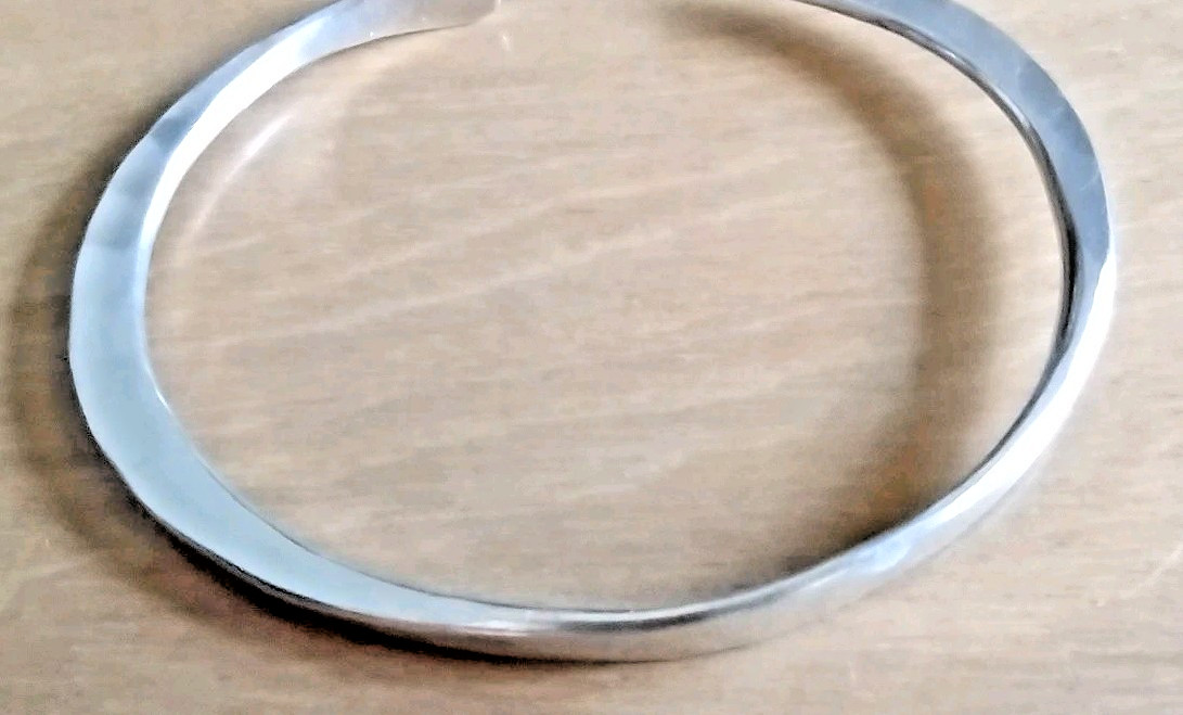 Vtg Topol Israel Modernist Thin Hand Hammered Minimalist Sterling Cuff Bracelet