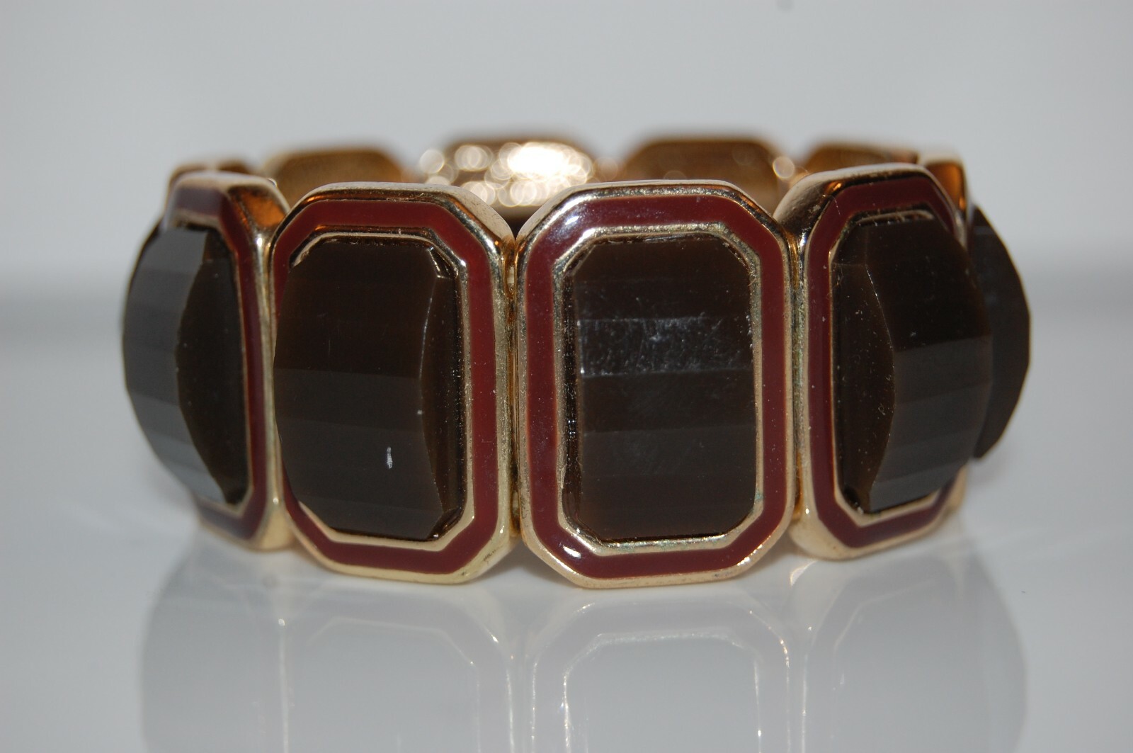 Elegant Dark Brown Acrylic Stones On Gold Toned Metal Statement Stretch Bracelet