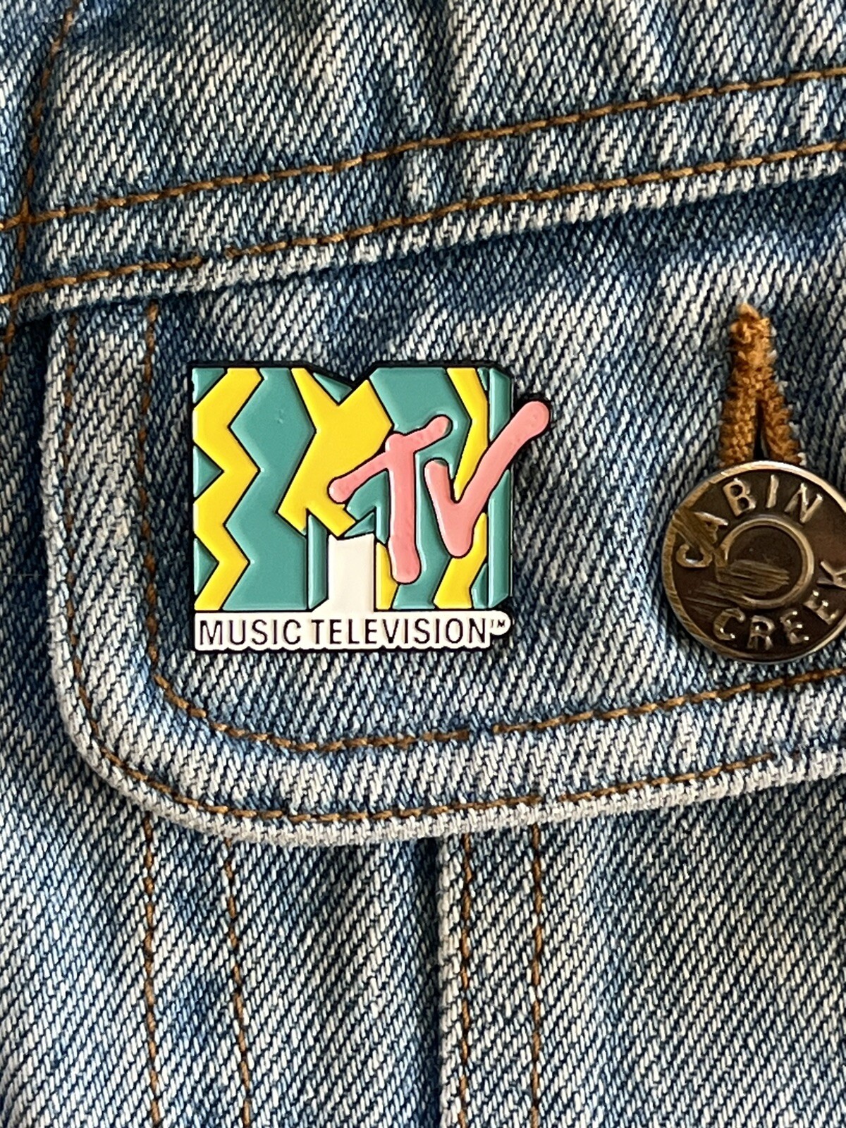 MTV Retro Logo – Zigzag Green, Yellow And Pink Enamel Pin