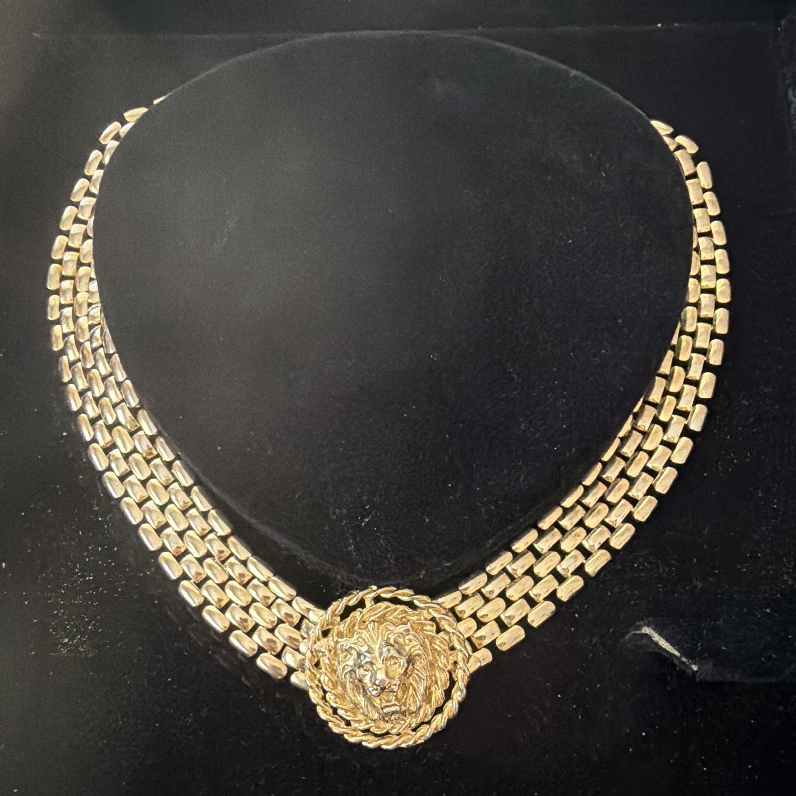 Gold-Tone Lion Head Round Medallion Charm Pendant Chain Necklace Box Clasp