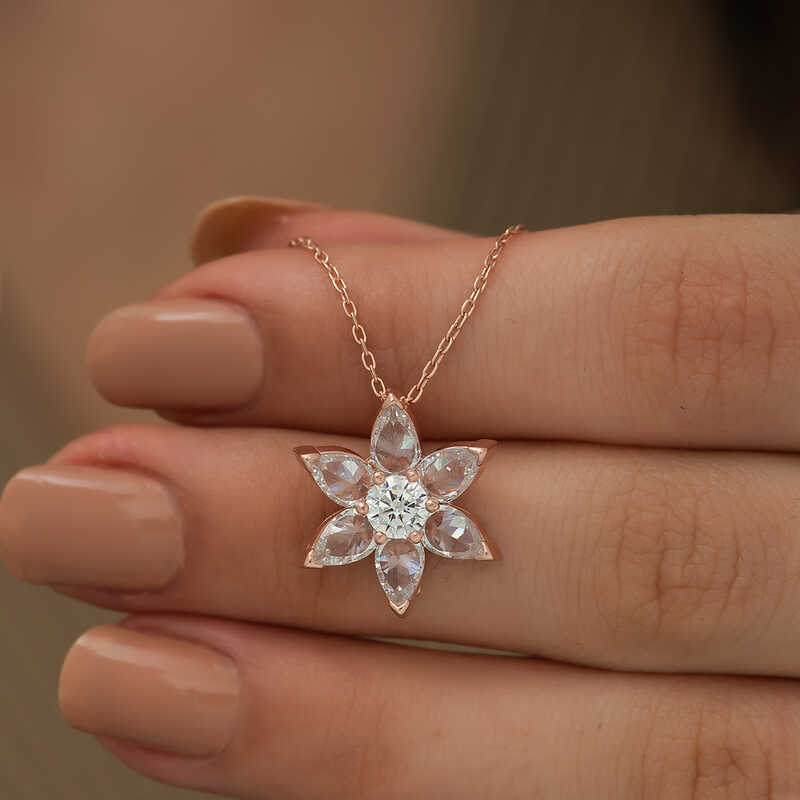 925k Elegant Rose Gold Plated Floral Necklace for Women – Perfect Gift for Her