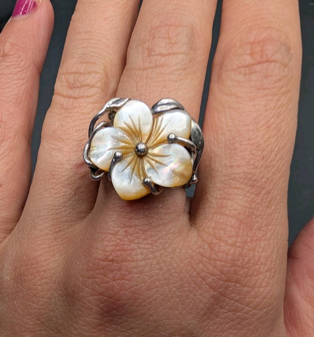 Sterling Silver Carved MOP Shell Hawaiian Plumeria Flower Ring Size 6 1/4 6.25