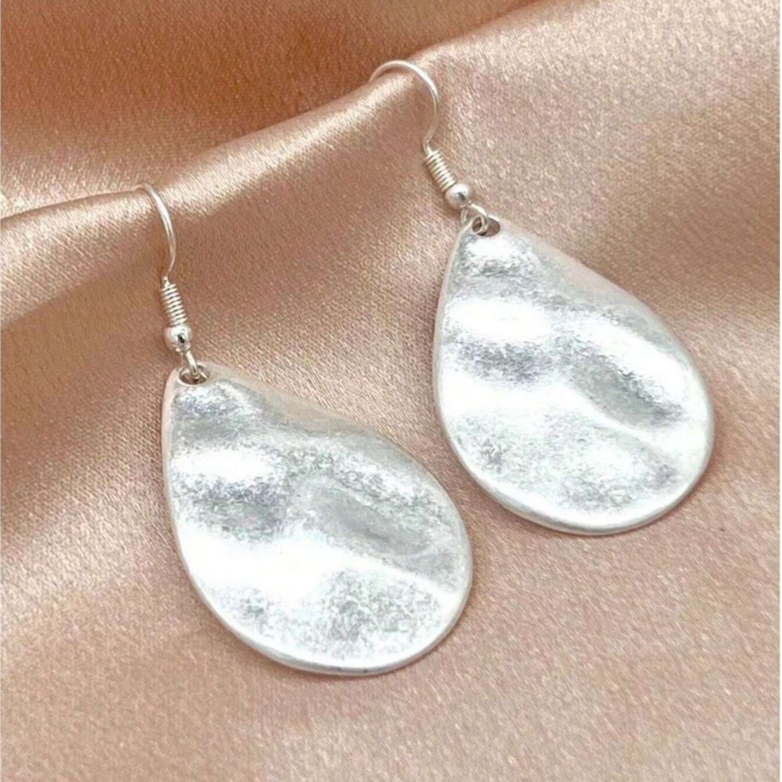 Silver Plated Teardrop Dangle Pendant Earrings Drop Hammered Textured Charm Boho