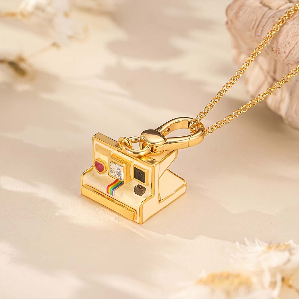Durable Lightweight Easy-To-Wear Everyday-Use Gold-Plated Vintage Camera Pendant