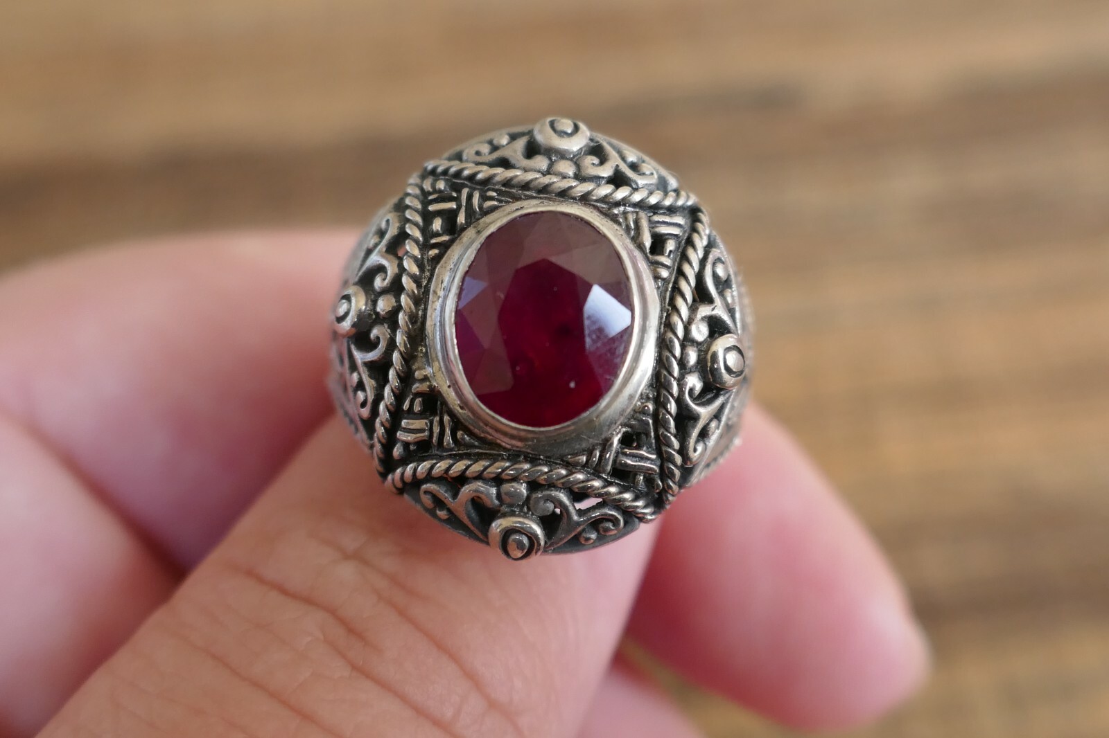 Vintage Sterling Silver & Red Stone Ring – Size 7.75 / 9.8 Grams