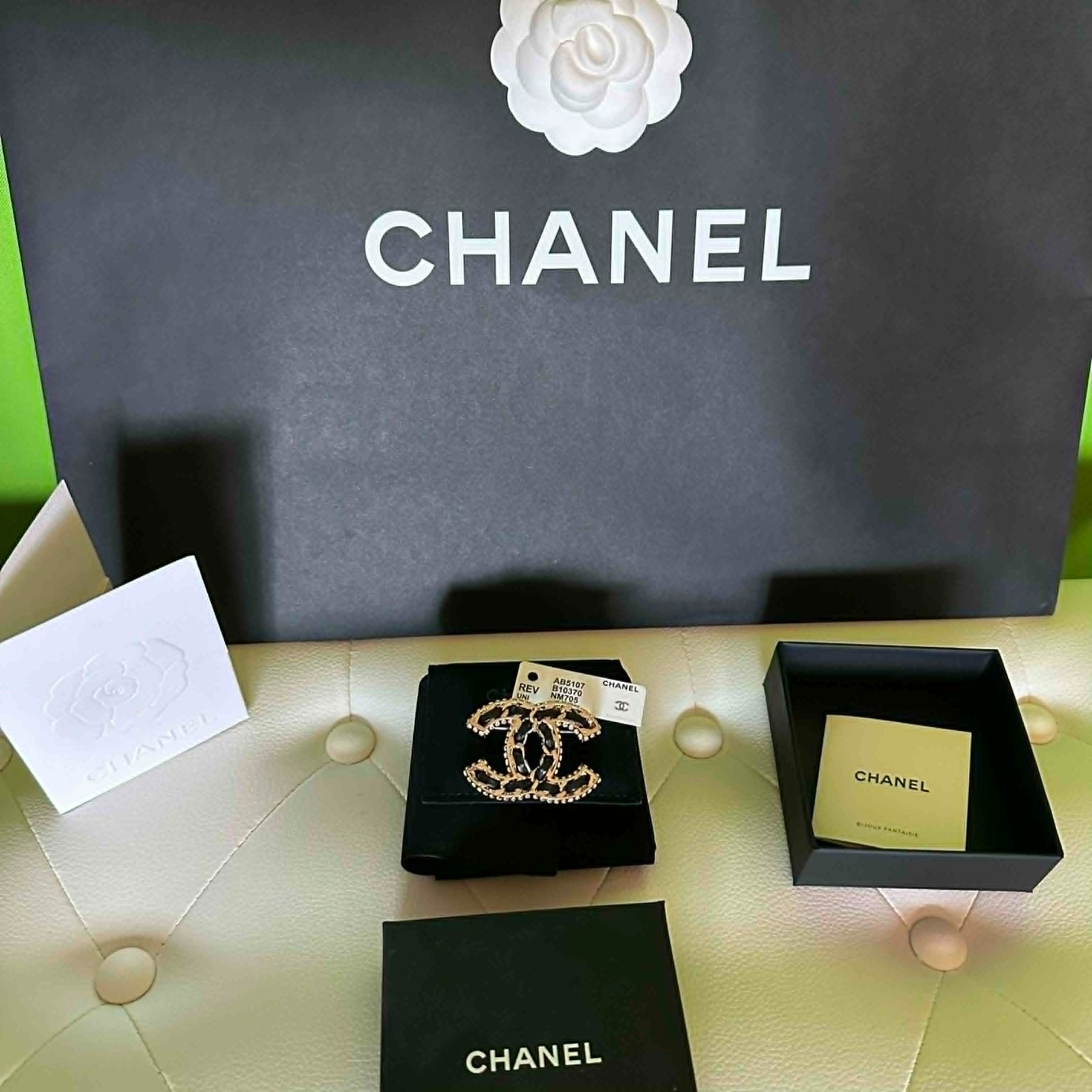 CHANEL CC LOGO Brooch Pale Gold Tone Large Pin Statement & Box Dust Bag Tag