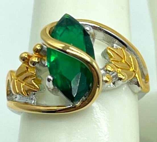 Ring. 925 Silver w/gold tone plating over leaves & band Green Marquise Crystal