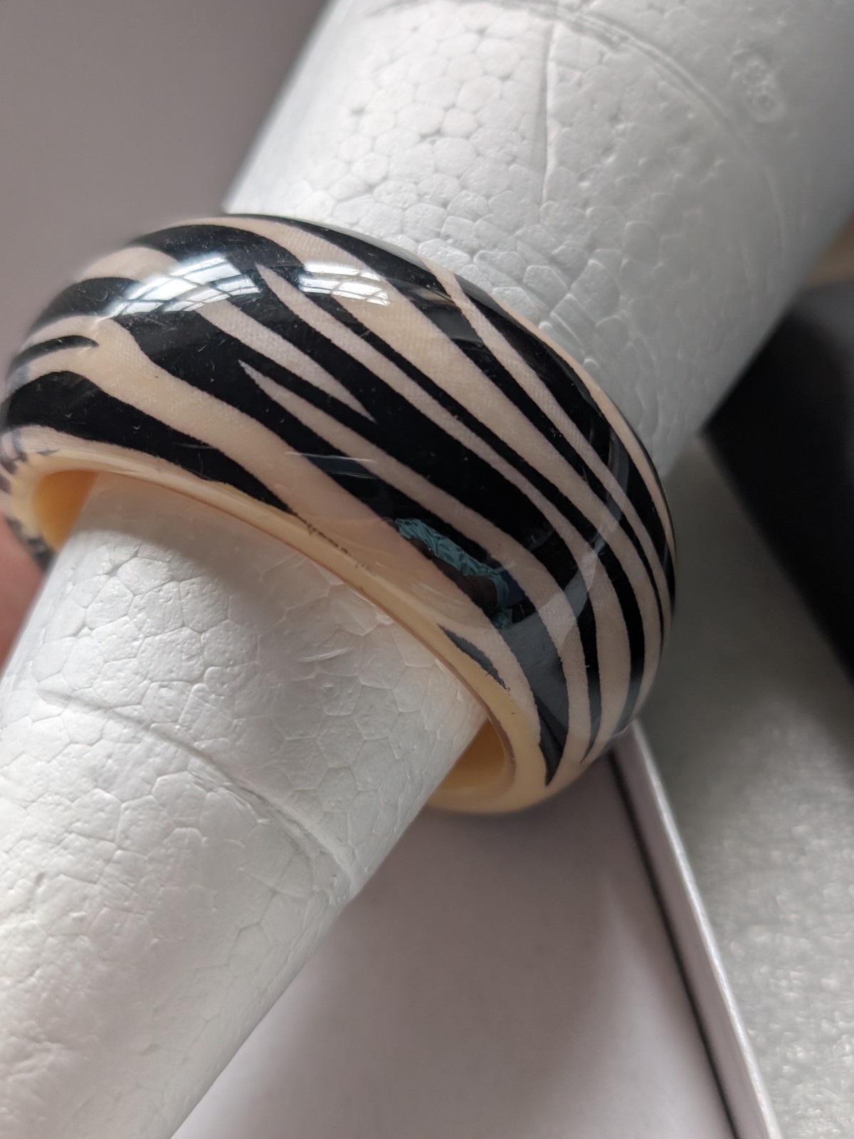 Vintage Lucite Chunky Cream Zebra Stripe Bangle Bracelet 112g & 36mm W/ 66mm Dia