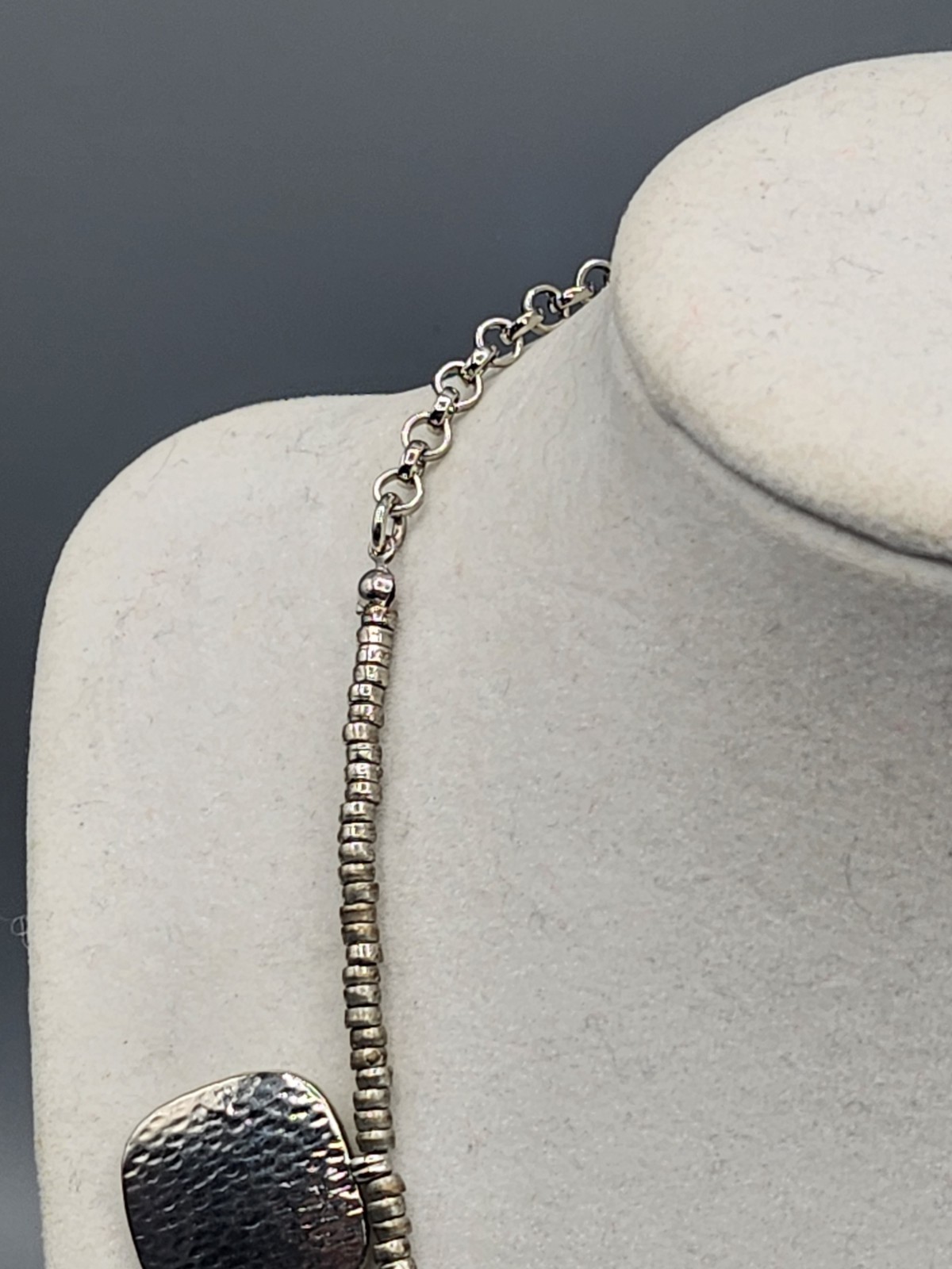 Bill Blass Hammered Silver Tone Necklace Square Pendants Bead Chain 18″