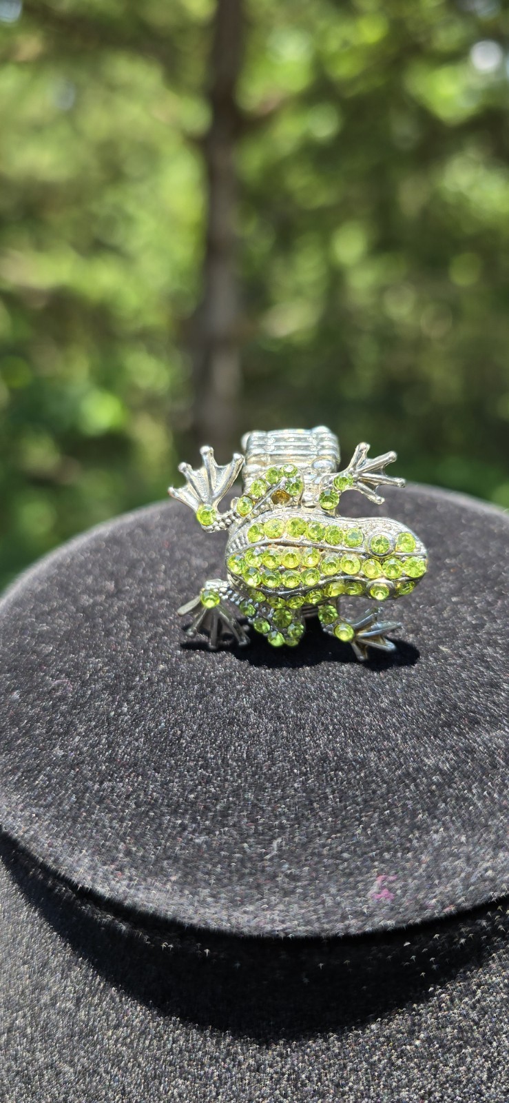 Silver TONE GREEN RHINESTONE FROG STRETCH RING SIZE 8.00