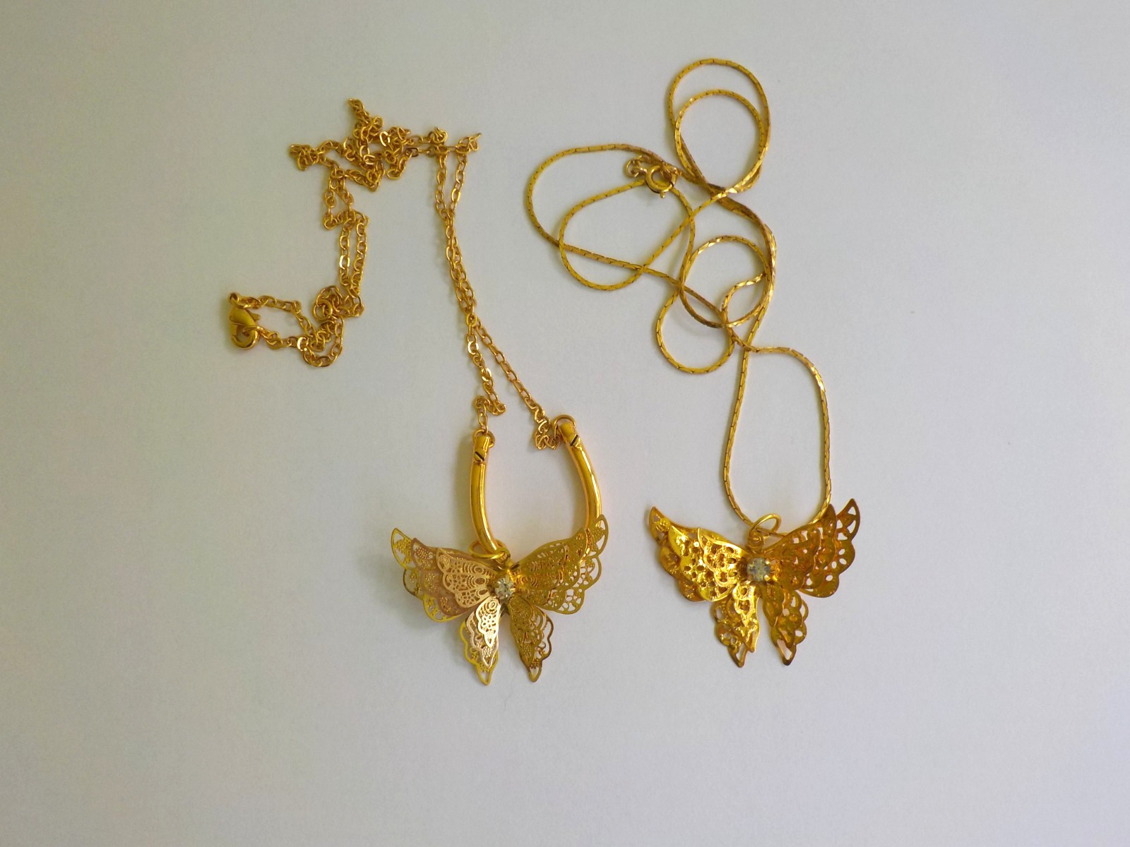 Dimensional Butterfly Necklace Rhinestone Gold Tone Metal Pendant Chain Total 2
