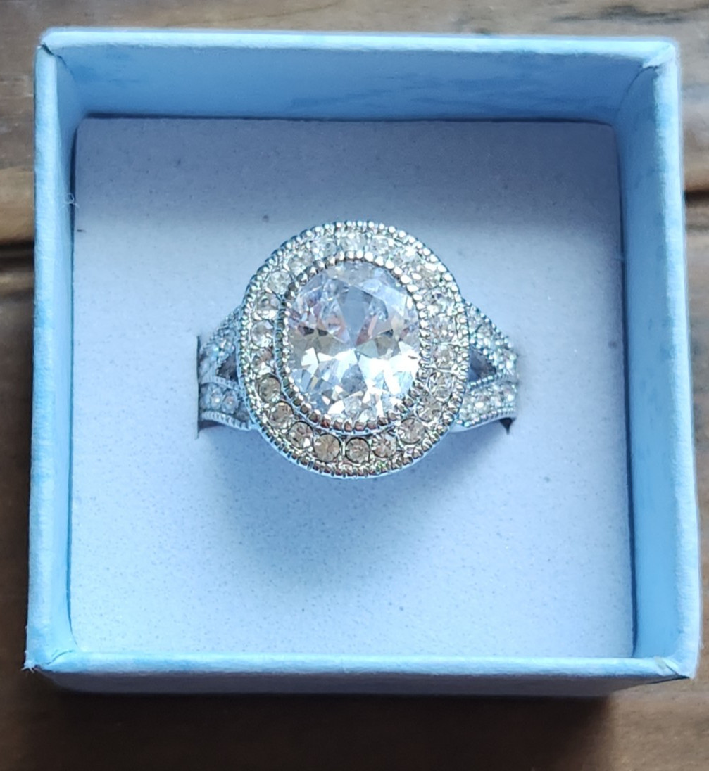 CZ Ring with Ornate Pave Setting Oval Stone Silver-Tone Sz 7 EUC