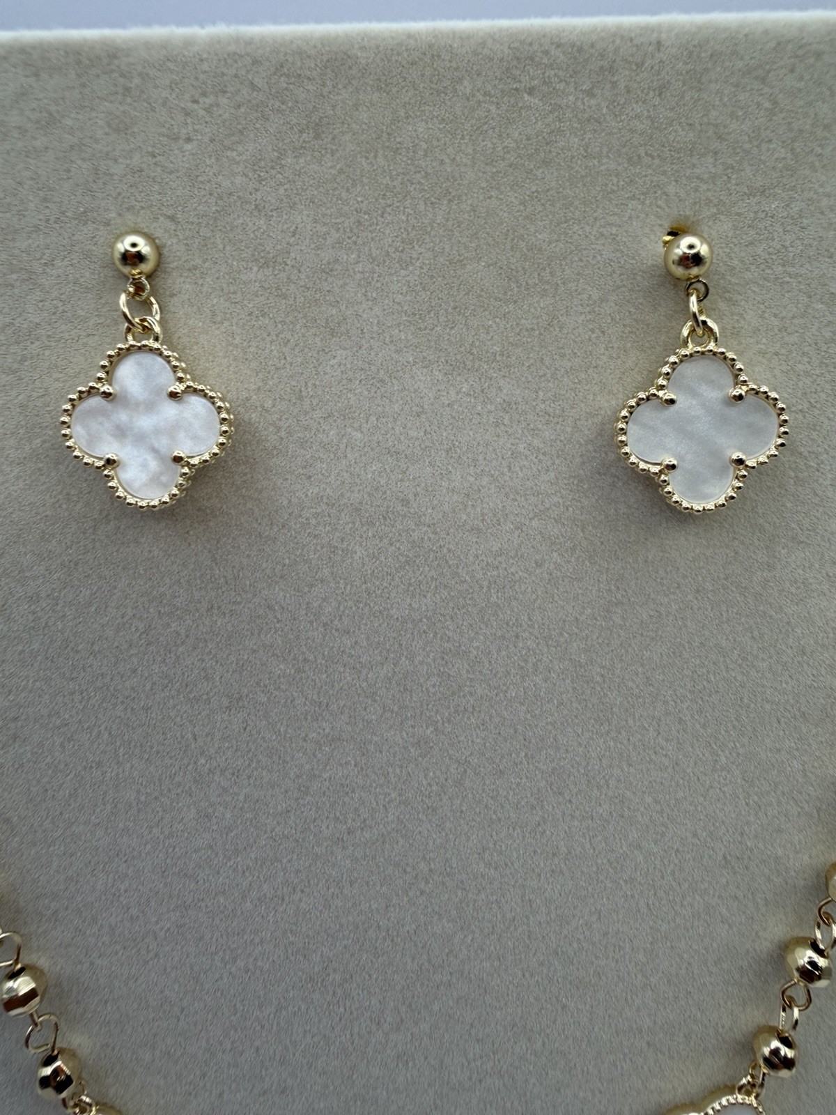 18k Gold Filled Mother of Pearl Clover Jewelry Set – Necklace & Earrings, White