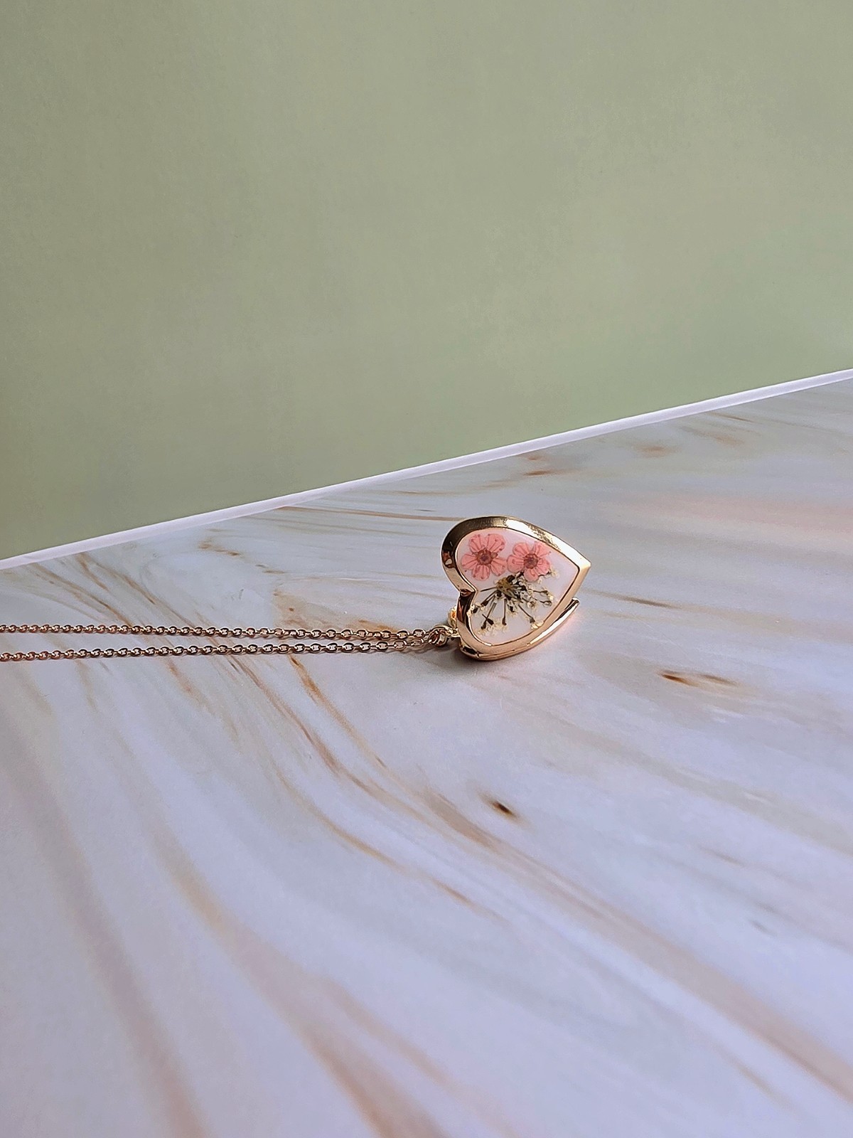 Gold Heart Locket Necklace Vintage 14k Pressed Flower Birthday Gifts for Women