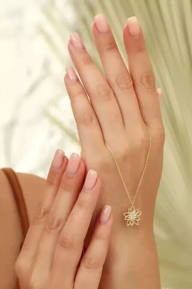 Round Cut Simulated Diamond Women’s Flower Pendant In 14K Yellow Gold Plated