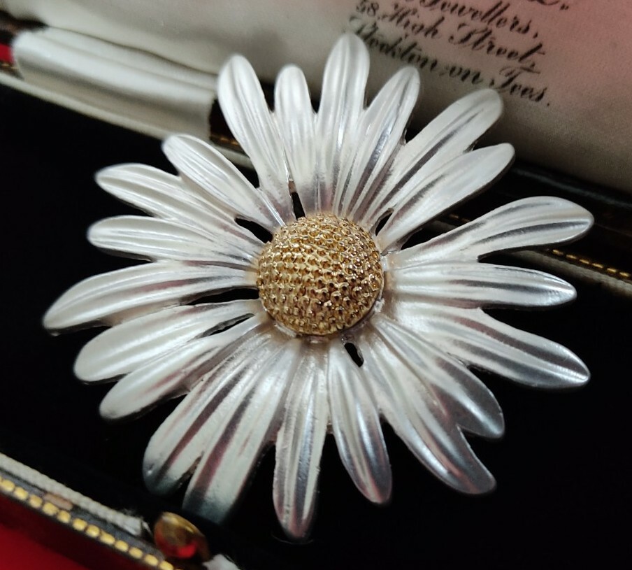 Large Vintage Style Daisy Flower Brooch Pin Silver Tone Jewellery