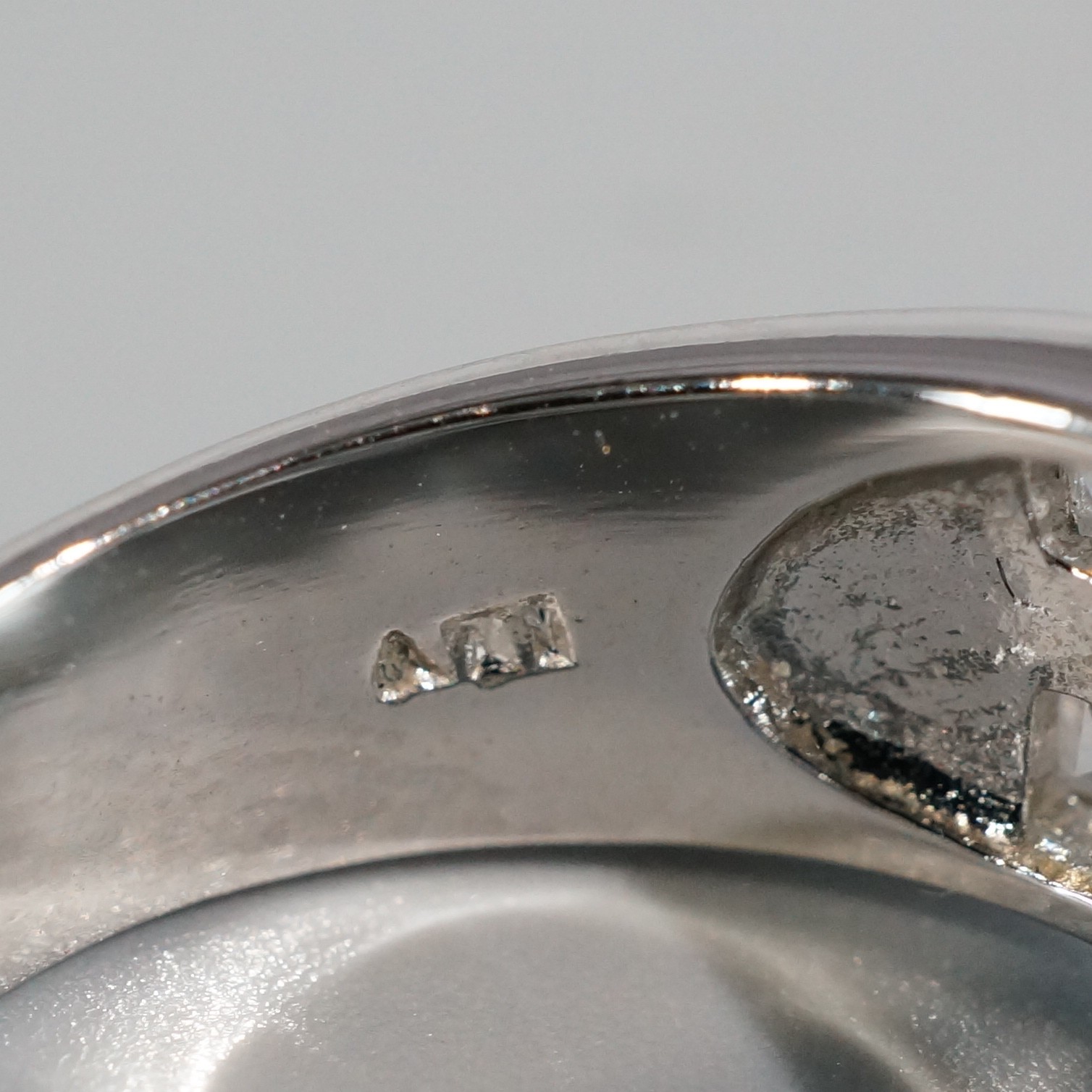ATI Sterling Silver 925 Clear Oval And Chanel Set Cocktail Ring Sz 7 7g