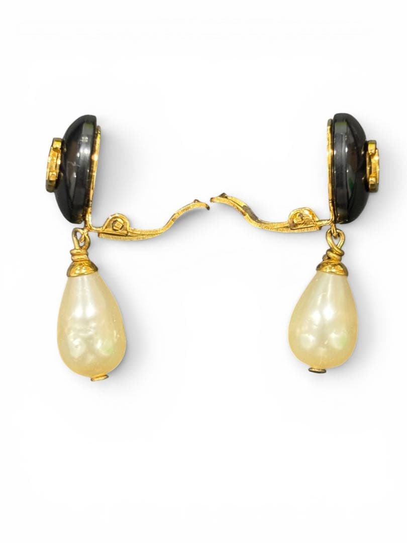 CHANEL Coco Mark Pearl Earrings 96P Gold Black Logo Clip-On Vintage Accessory