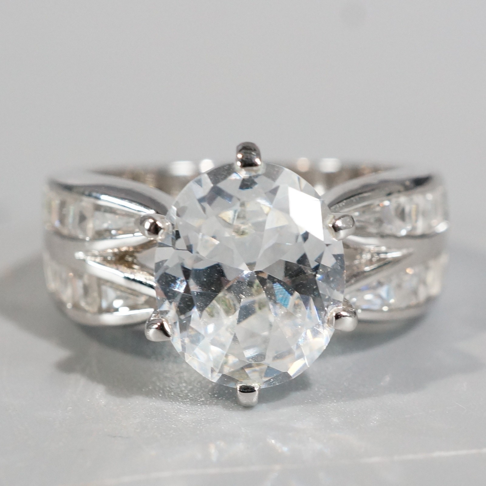 ATI Sterling Silver 925 Clear Oval And Chanel Set Cocktail Ring Sz 7 7g