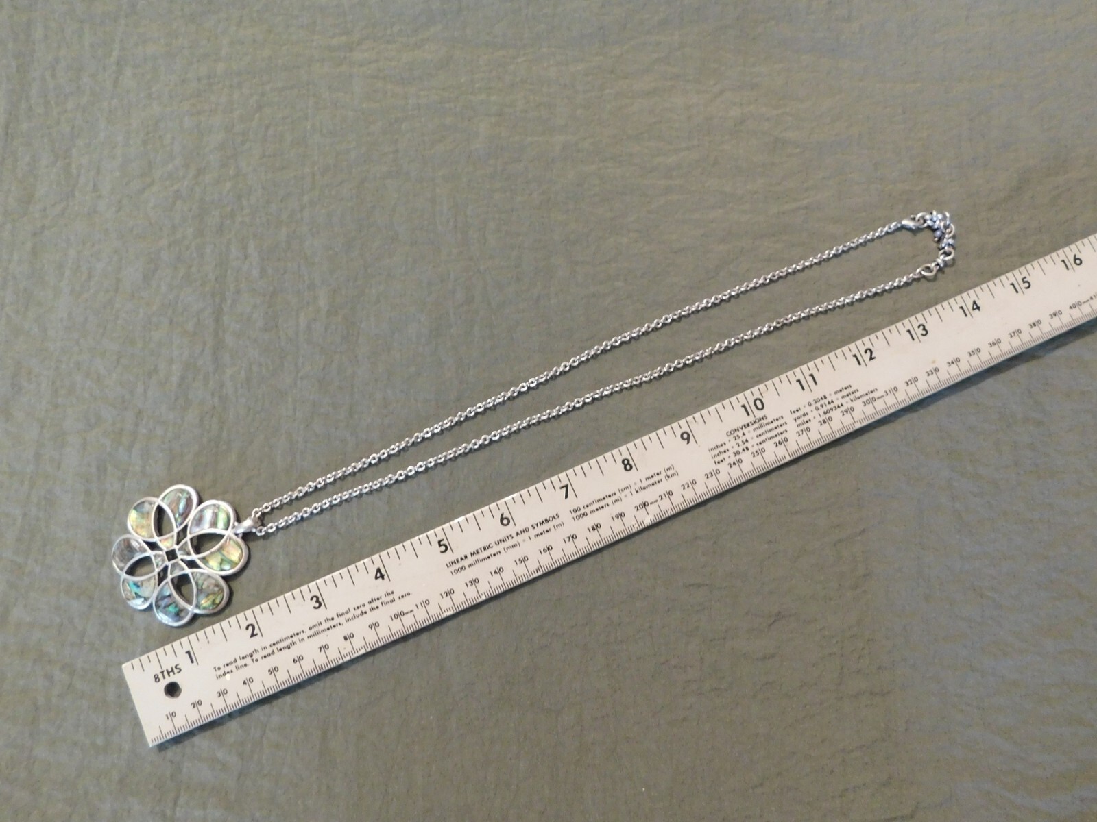 Vintage green four-leaf clover pendent, with silver chain, new without tags