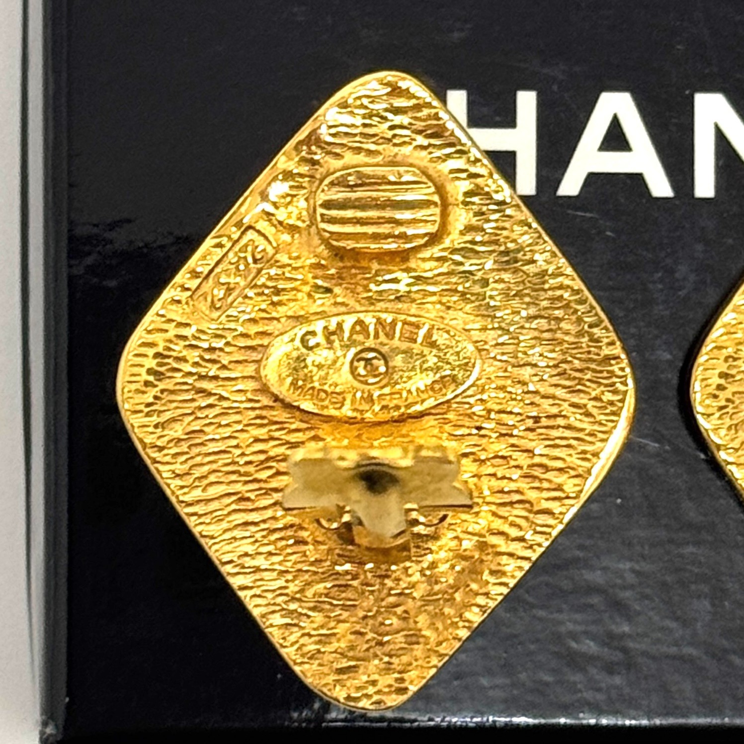CHANEL 2432 DiamondShape Earrings Coco CC Logo Gold Vintage ClipOn Jewelry JAPAN