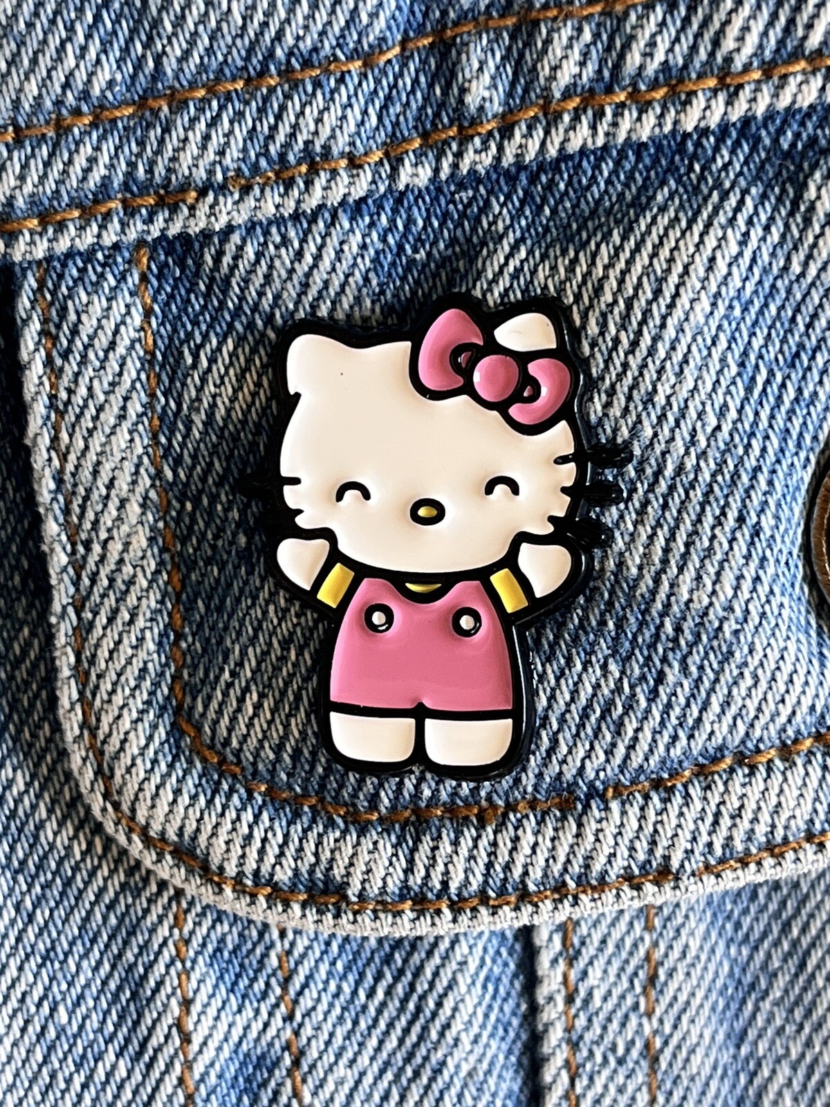 Cute Hello Kitty Enamel Pin – Excellent Condition