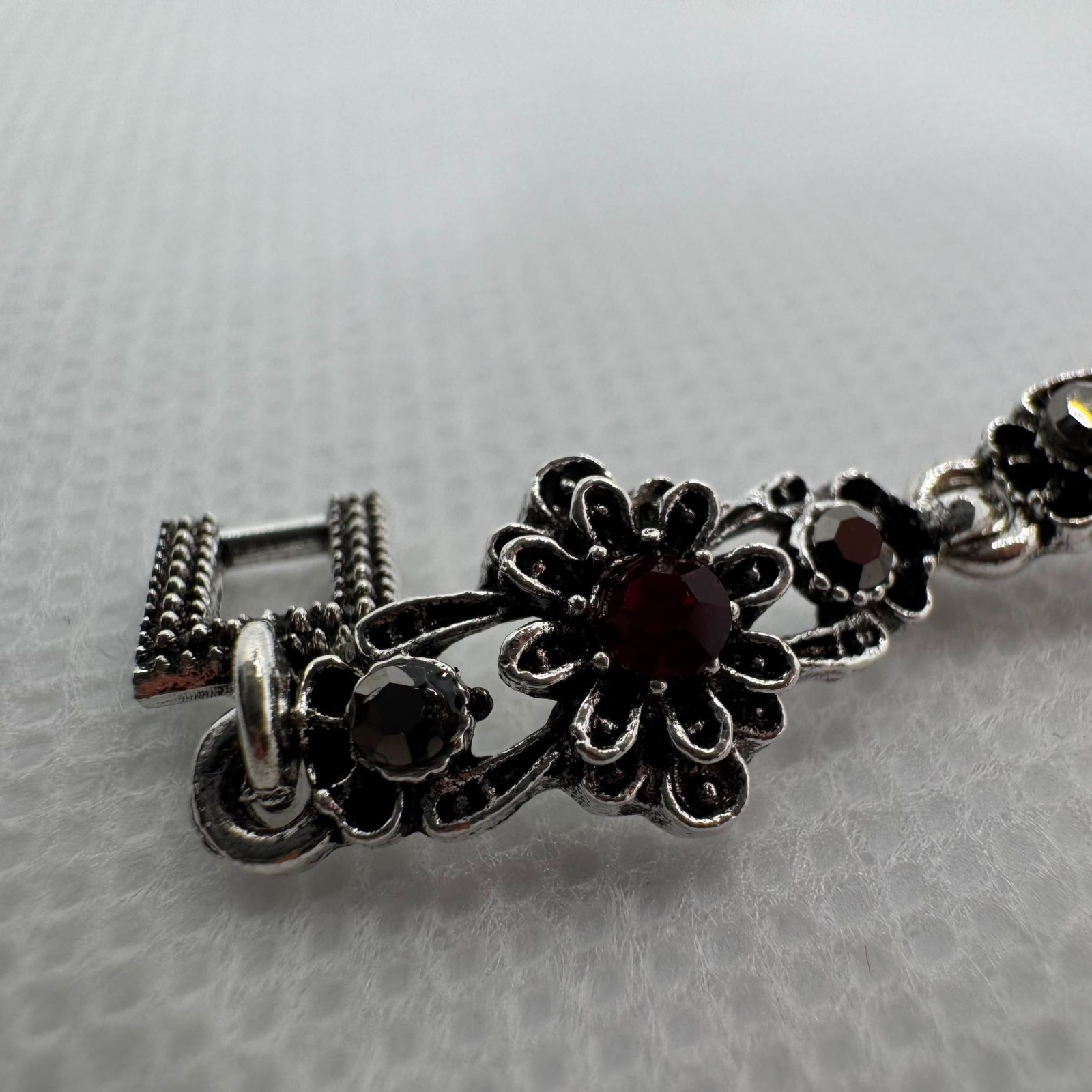 Vintage Floral Bracelet Antique Silver Tone Red Green Black Crystal Jewelry 12.1