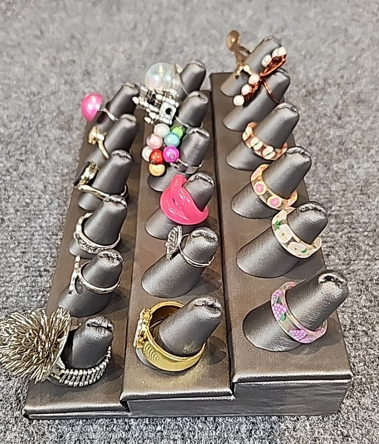 Jewelry 18 Whimsical Rings Adjusts Sized Stretch See Description Lot #220