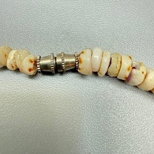 Vintage Tiger Puka Shell Choker Necklace 16″ 1970’s Hawaiian 24g