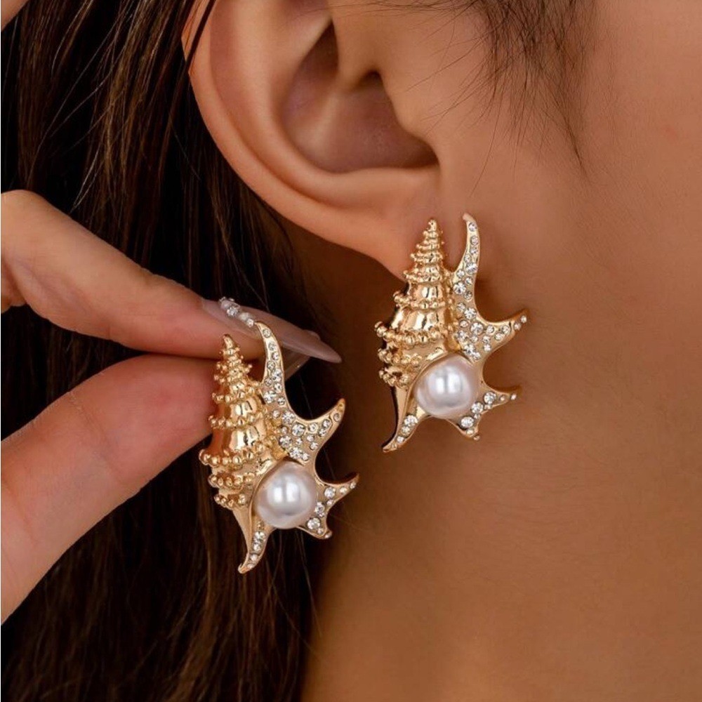 Gold Seashell faux Pearl Drop Earrings