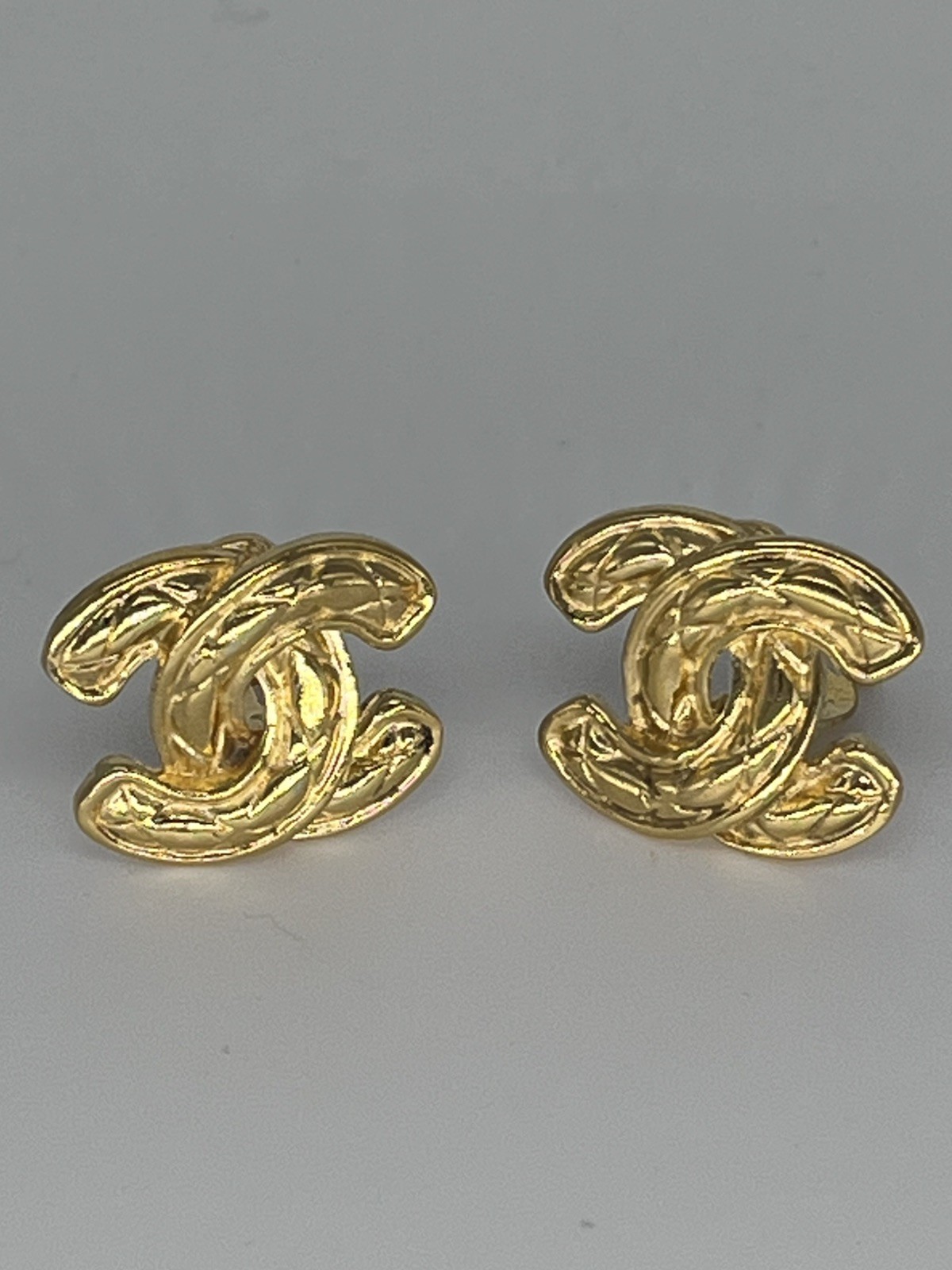 Authentic Vintage Chanel CC Logo Matelasse Quilted 24K GP Clip On Earrings 2433